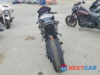 Czwarte zdjęcie samochodu z boku: 2025 BMW S 1000 RR VIN:WB10P2308S6L33014 - miniatura