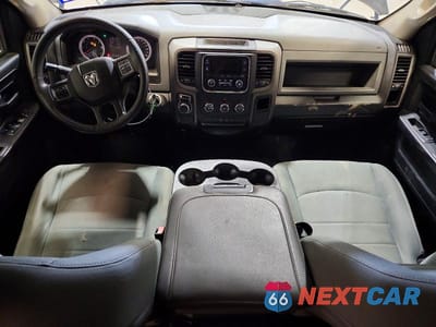Zdjęcie 8 z 12 samochodu: 2018 RAM 1500 ST VIN:1C6RR6KG4JS313513 - miniatura