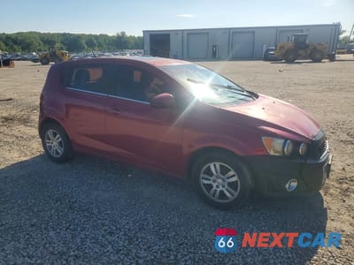 Czwarte zdjęcie samochodu z boku: 2014 CHEVROLET SONIC LT VIN:1G1JC6SBXE4123620 - miniatura