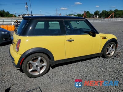 Trzecie zdjęcie samochodu z tyłu: 2004 MINI COOPER VIN:WMWRC33424TJ59649 - miniatura