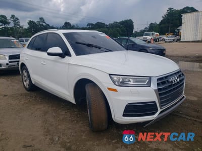 Czwarte zdjęcie samochodu z boku: 2018 AUDI Q5 PREMIUM VIN:WA1ANAFY8J2008565 - miniatura