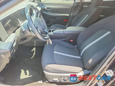 Zdjęcie 7 z 13 samochodu: 2024 HYUNDAI SONATA HYBRID SEL VIN:KMHL34JJXRA094636 - miniatura