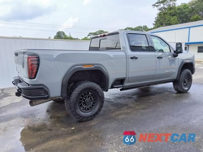 Trzecie zdjęcie samochodu z tyłu: 2025 GMC SIERRA K2500 AT4X VIN:1GT4UZEY0SF295657 - miniatura