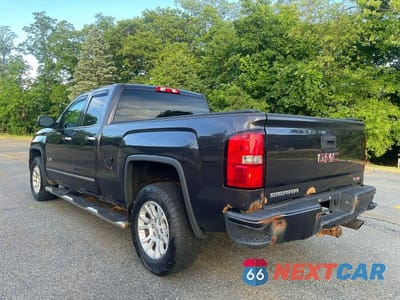 Trzecie zdjęcie samochodu z tyłu: 2015 GMC SIERRA K1500 SLT VIN:1GTV2VEC2FZ189805 - miniatura