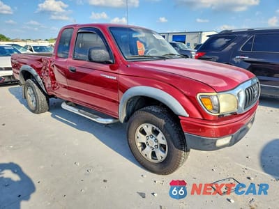 Czwarte zdjęcie samochodu z boku: 2002 TOYOTA TACOMA XTRACAB VIN:5TEWN72N22Z897905 - miniatura