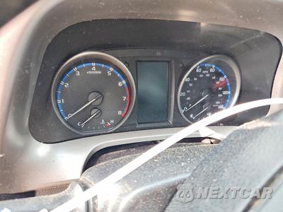 Zdjęcie 9 z 13 samochodu: 2017 TOYOTA RAV4 XLE VIN:JTMWFREV9HJ710568 - miniatura