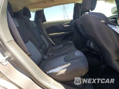 Zdjęcie 10 z 12 samochodu: 2014 JEEP CHEROKEE LATITUDE VIN:1C4PJLCS7EW312671 - miniatura