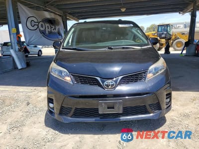 Piąte zdjęcie samochodu w środku: 2019 TOYOTA SIENNA SE 8-PASSENGER VIN:5TDXZ3DCXKS974496 - miniatura