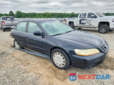 Czwarte zdjęcie samochodu z boku: 2001 HONDA ACCORD LX VIN:JHMCG56421C000063 - miniatura