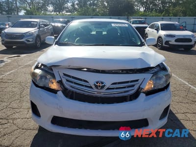 Piąte zdjęcie samochodu w środku: 2013 TOYOTA COROLLA LE VIN:2T1BU4EE5DC958197 - miniatura