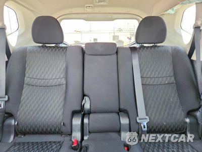 Zdjęcie 10 z 13 samochodu: 2019 NISSAN ROGUE S VIN:5N1AT2MV1KC832683 - miniatura