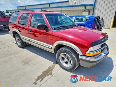 Czwarte zdjęcie samochodu z boku: 1999 CHEVROLET BLAZER VIN:1GNCS13WXX2188724 - miniatura