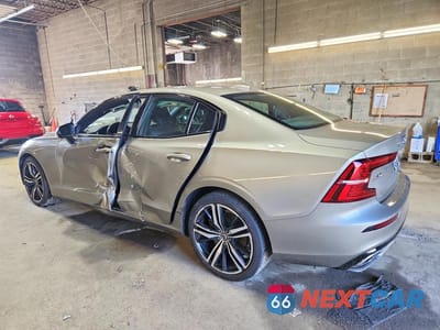 Drugie zdjęcie samochodu z przodu: 2021 VOLVO S60 T6 R-DESIGN VIN:7JRA22TM5MG095307 - miniatura