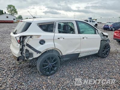 Trzecie zdjęcie samochodu z tyłu: 2017 FORD ESCAPE SE VIN:1FMCU9GD8HUC91877 - miniatura