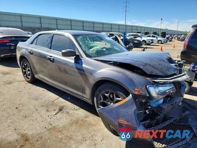 Czwarte zdjęcie samochodu z boku: 2019 CHRYSLER 300 S VIN:2C3CCAGG0KH586246 - miniatura