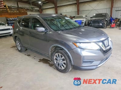 Czwarte zdjęcie samochodu z boku: 2017 NISSAN ROGUE S VIN:KNMAT2MT1HP612948 - miniatura
