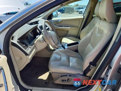 Zdjęcie 7 z 12 samochodu: 2010 VOLVO XC60 VIN:YV4982DLXA2066526 - miniatura