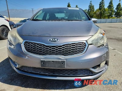Piąte zdjęcie samochodu w środku: 2016 KIA FORTE LX VIN:KNAFX4A6XG5443783 - miniatura