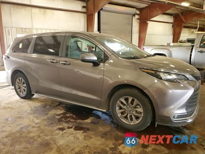 Czwarte zdjęcie samochodu z boku: 2024 TOYOTA SIENNA XLE 7-PASSENGER VIN:5TDYSKFC1RS118806 - miniatura