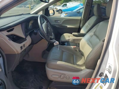 Zdjęcie 7 z 13 samochodu: 2017 TOYOTA SIENNA XLE 8-PASSENGER VIN:5TDYZ3DCXHS840388 - miniatura