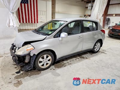 2008 NISSAN VERSA 3N1BC13E78L383370 - główne zdjęcie licytacji z USA - miniatura