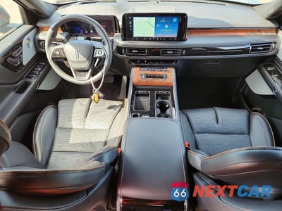 Zdjęcie 8 z 13 samochodu: 2025 LINCOLN AVIATOR BLACK LABEL VIN:5LM5J9XC2SGL11147 - miniatura