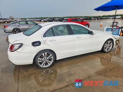 Trzecie zdjęcie samochodu z tyłu: 2019 MERCEDES-BENZ C 300 VIN:55SWF8DB8KU293989 - miniatura