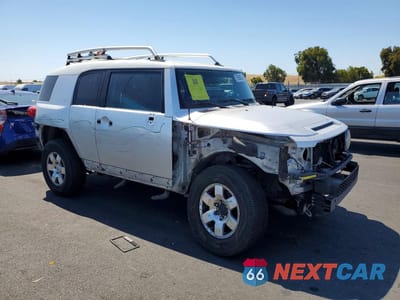 Czwarte zdjęcie samochodu z boku: 2008 TOYOTA FJ CRUISER BASE VIN:JTEBU11FX8K046629 - miniatura