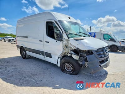 Czwarte zdjęcie samochodu z boku: 2024 MERCEDES BENZ SPRINTER 2500 VIN:W1Y4KBHYXRT169600 - miniatura