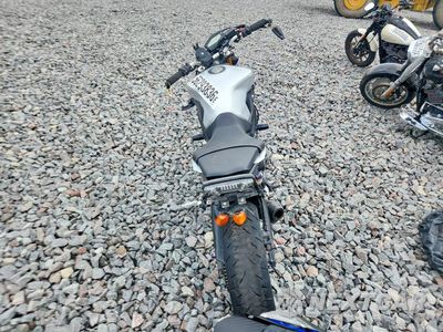 Czwarte zdjęcie samochodu z boku: 2015 YAMAHA FZ09 VIN:JYARN33E3FA006410 - miniatura