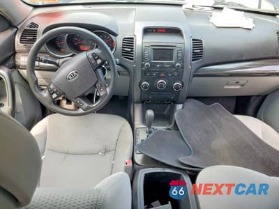 Zdjęcie 8 z 12 samochodu: 2013 KIA SORENTO LX VIN:5XYKT3A6XDG327011 - miniatura