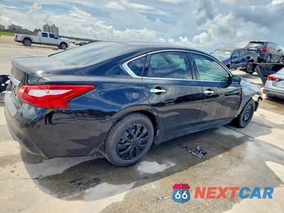 Trzecie zdjęcie samochodu z tyłu: 2017 NISSAN ALTIMA 2.5 S VIN:1N4AL3APXHN309410 - miniatura