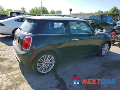 Trzecie zdjęcie samochodu z tyłu: 2024 MINI COOPER SE VIN:WMW13DJ0XR2U65126 - miniatura