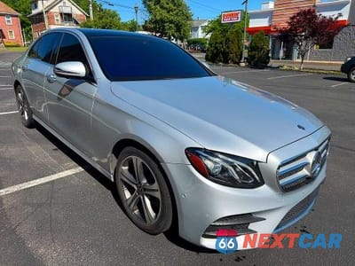 Czwarte zdjęcie samochodu z boku: 2020 MERCEDES-BENZ E 350 4MATIC VIN:WDDZF8EB9LA725227 - miniatura