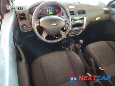 Zdjęcie 8 z 12 samochodu: 2005 FORD FOCUS ZX3 VIN:3FAFP31N95R143883 - miniatura