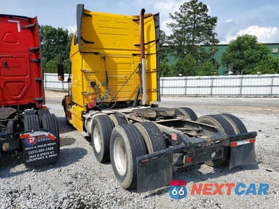 Trzecie zdjęcie samochodu z tyłu: 2011 VOLVO VNL SEMI TRUCK VIN:4V4NC9EJ7BN297278 - miniatura
