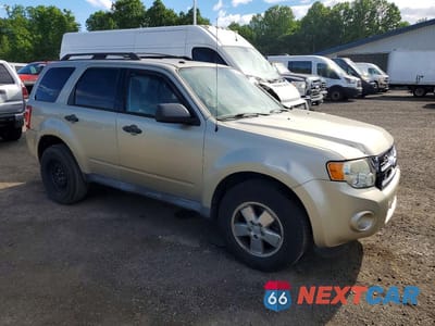 Czwarte zdjęcie samochodu z boku: 2011 FORD ESCAPE VIN:1FMCU0D73BKA01008 - miniatura