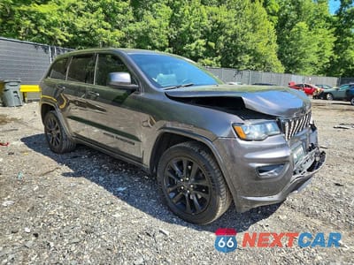 Czwarte zdjęcie samochodu z boku: 2019 JEEP GRAND CHEROKEE LAREDO VIN:1C4RJFAG8KC793200 - miniatura