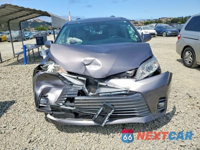 Piąte zdjęcie samochodu w środku: 2019 TOYOTA SIENNA XLE 8-PASSENGER VIN:5TDYZ3DC0KS995345 - miniatura