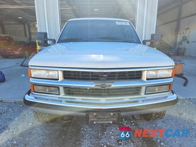 Piąte zdjęcie samochodu w środku: 1995 CHEVROLET SUBURBAN K2500 VIN:1GNGK26NXSJ312550 - miniatura
