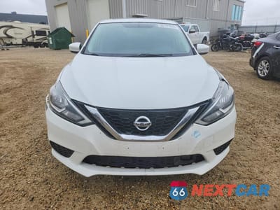 Piąte zdjęcie samochodu w środku: 2018 NISSAN SENTRA S VIN:3N1AB7AP8JY303198 - miniatura