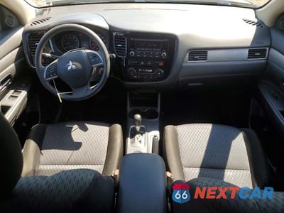 Zdjęcie 8 z 12 samochodu: 2014 MITSUBISHI OUTLANDER ES VIN:JA4AD2A32EZ000513 - miniatura