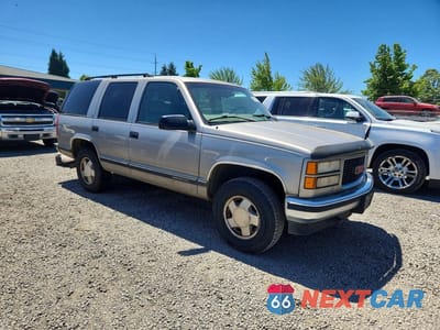 Czwarte zdjęcie samochodu z boku: 1999 GMC YUKON VIN:1GKEK13R0XJ734825 - miniatura