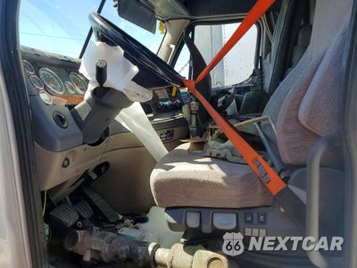 Piąte zdjęcie samochodu w środku: 2016 FREIGHTLINER CASCADIA 125