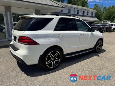Czwarte zdjęcie samochodu z boku: 2017 MERCEDES-BENZ GLE 350 4MATIC VIN:4JGDA5HB0HA968134 - miniatura