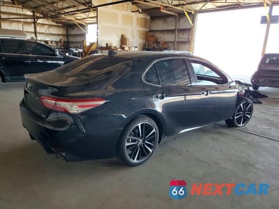 Trzecie zdjęcie samochodu z tyłu: 2020 TOYOTA CAMRY XSE VIN:4T1K61AK7LU999948 - miniatura
