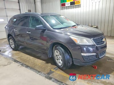 Czwarte zdjęcie samochodu z boku: 2017 CHEVROLET TRAVERSE LS VIN:1GNKVFKD6HJ280436 - miniatura