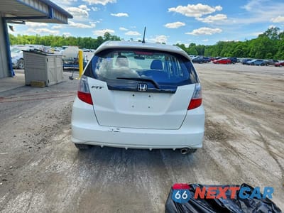 Zdjęcie 6 z 13 samochodu: 2013 HONDA FIT SPORT VIN:JHMGE8H54DC071090 - miniatura