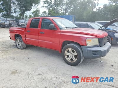 Czwarte zdjęcie samochodu z boku: 2008 DODGE DAKOTA SXT VIN:1D7HE38K38S525393 - miniatura