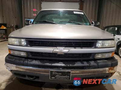 Piąte zdjęcie samochodu w środku: 2002 CHEVROLET SILVERADO K1500 VIN:1GCEK14W82Z266188 - miniatura